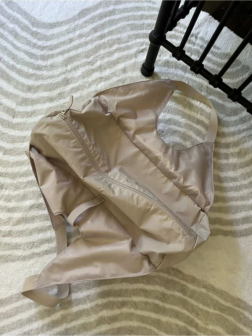 NWOT Reebok Women's Beige Everyday Tote Gym Duffle Bag - Picture 3 of 9